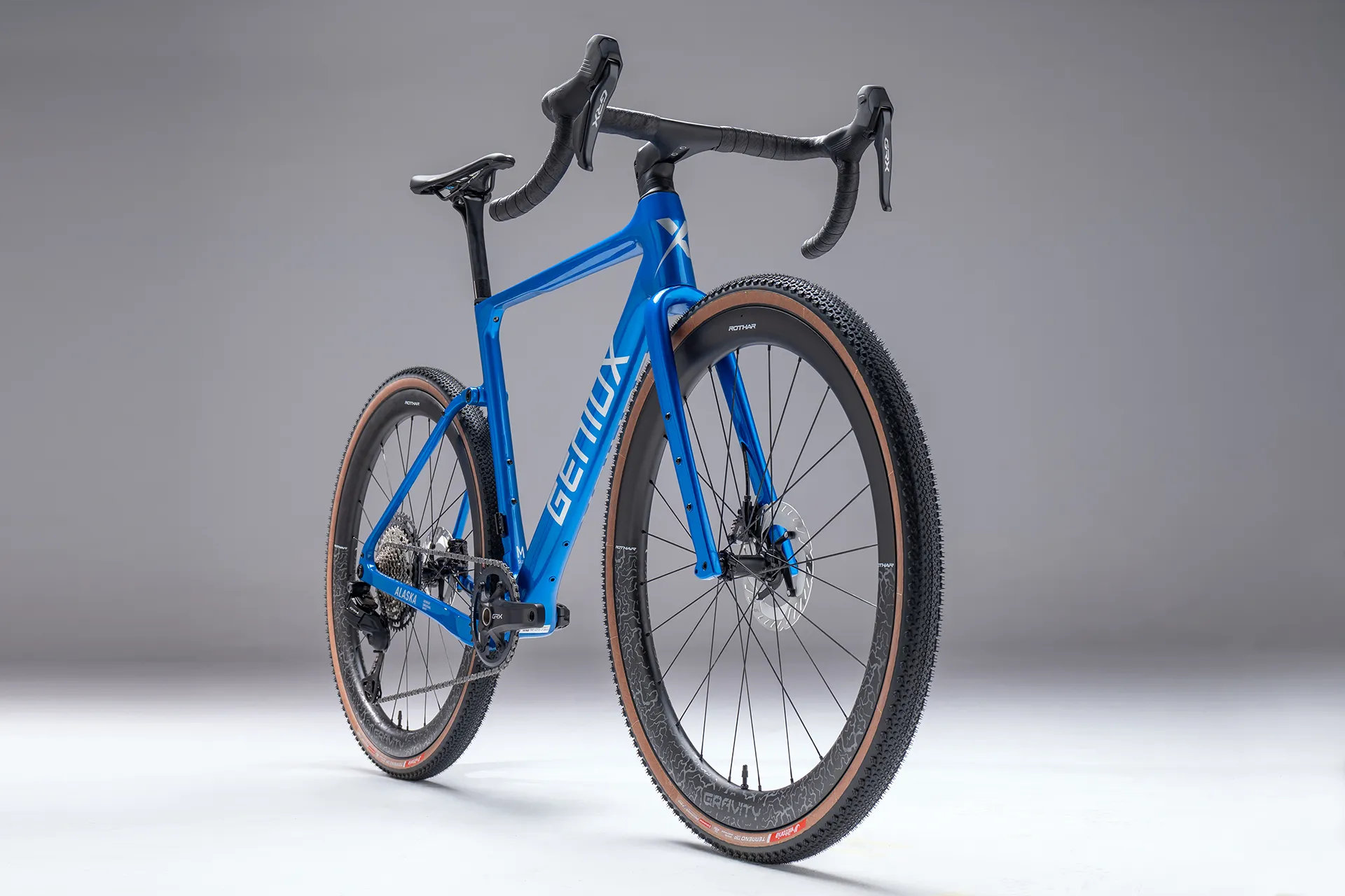 geniux-alaska-2026-blue-gravel-front-3-4-right