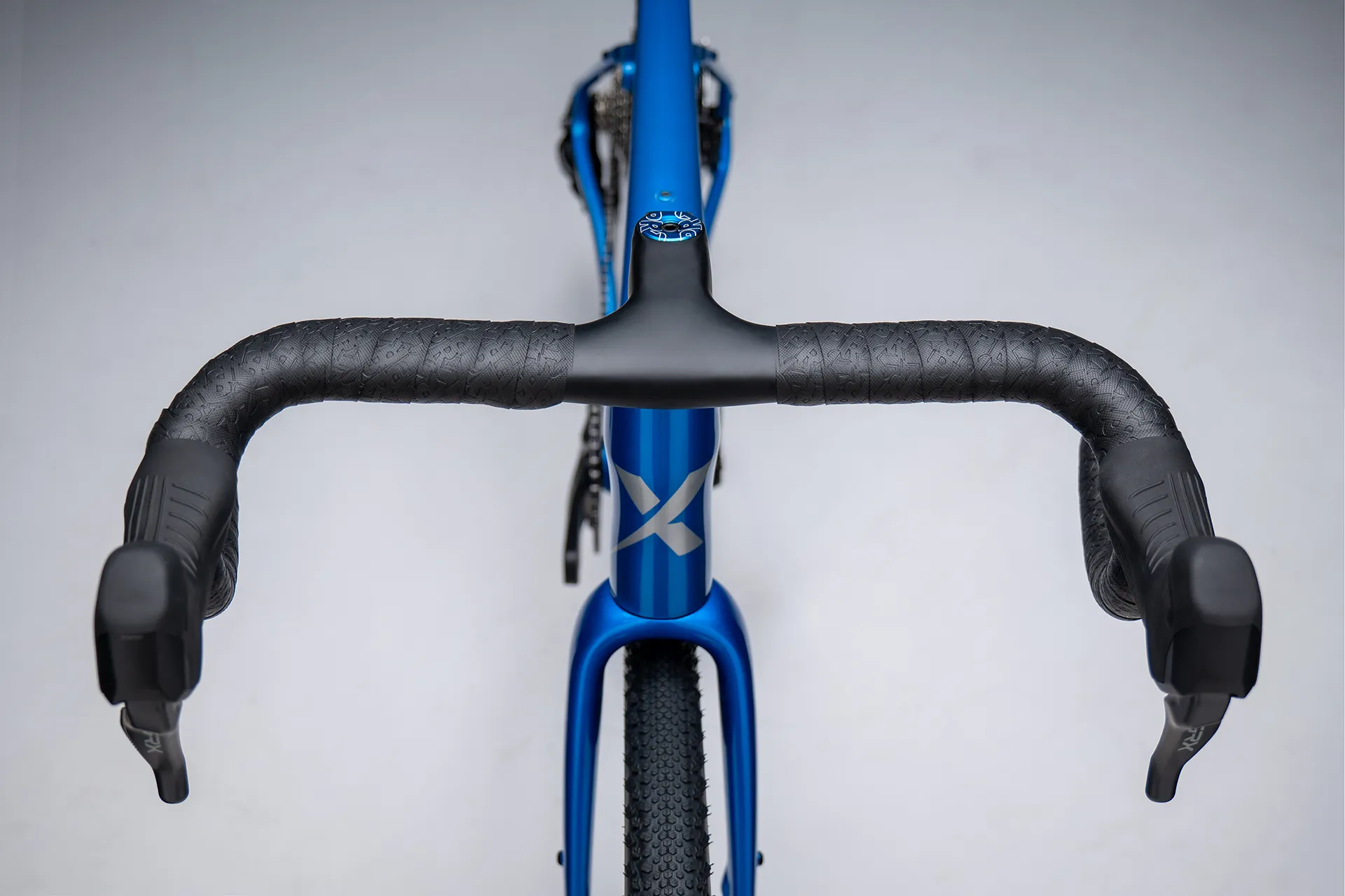 geniux-alaska-blue-gravel-front-upper-view-carbon-handlebar