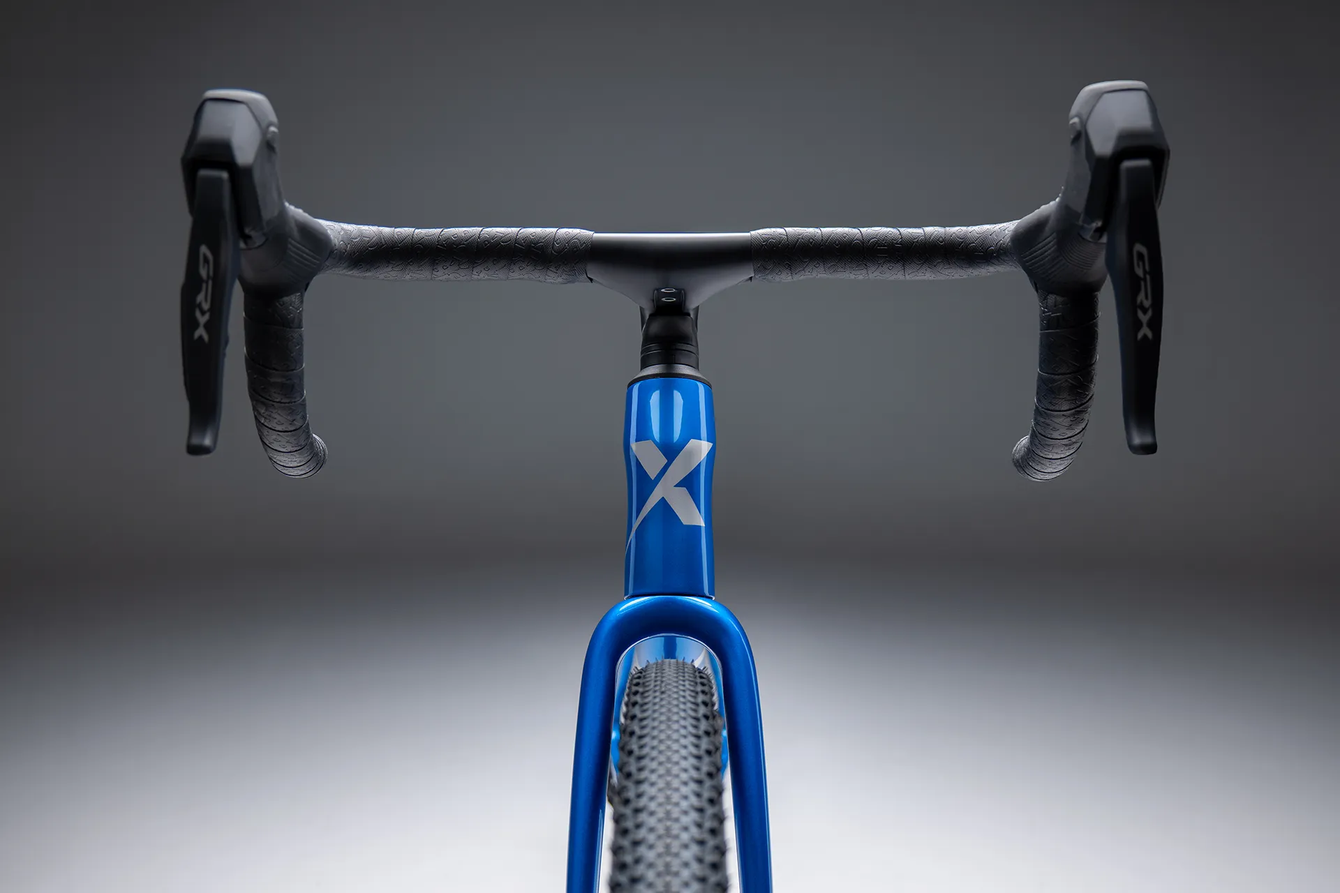 geniux-alaska-blue-gravel-front-view-carbon-handlebar