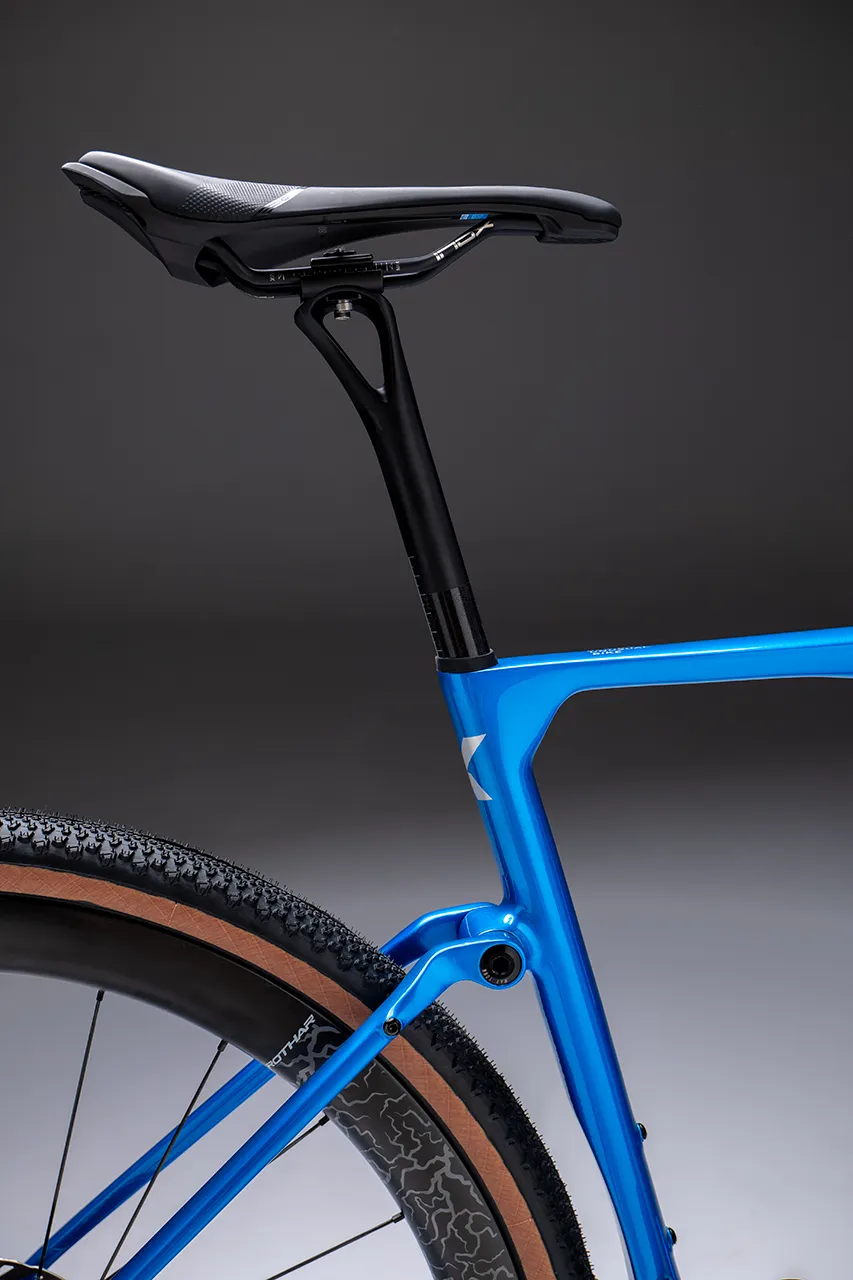 geniux-alaska-blue-gravel-micro-suspension-system-seatstay-seatpost