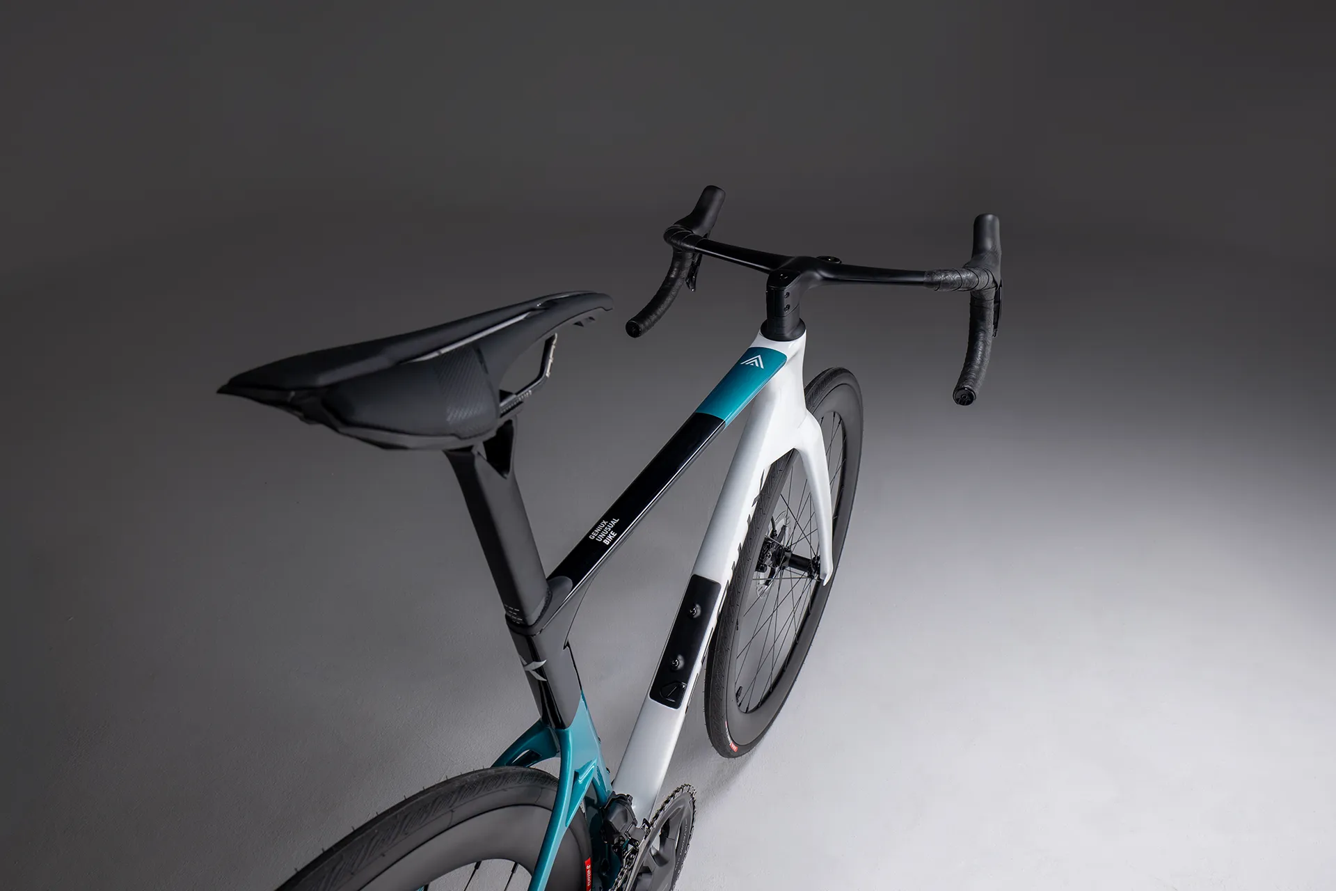 geniux-austral-aero-rear-upper-view-3-4-right-2