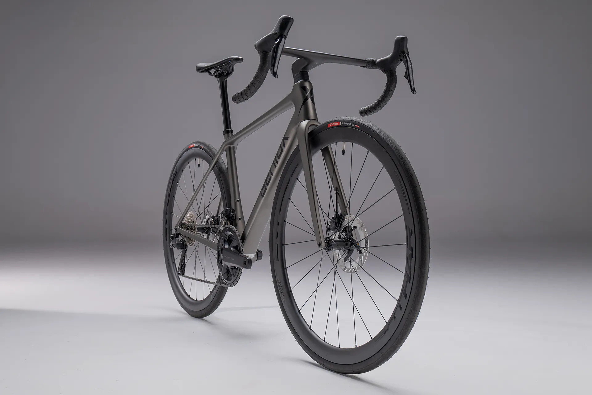 geniux-alula-titanium-road-bike-front-3-4-right-2