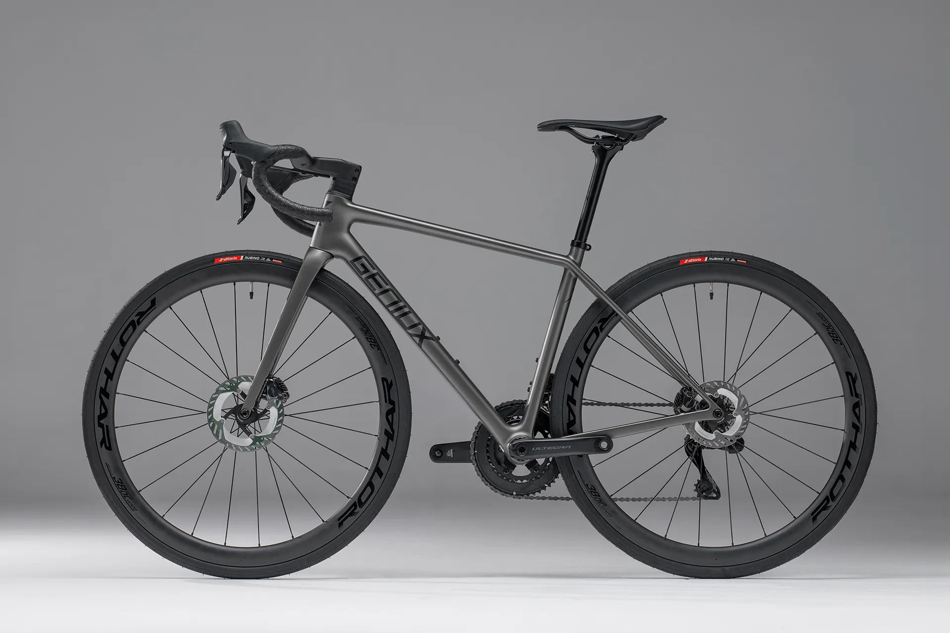 geniux-alula-titanium-road-bike-left
