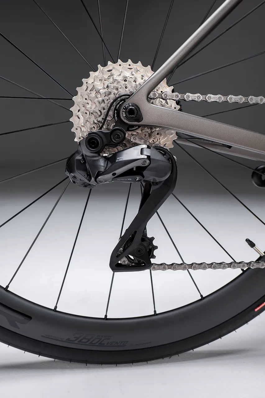 geniux-alula-titanium-road-bike-shimano-derrailleur
