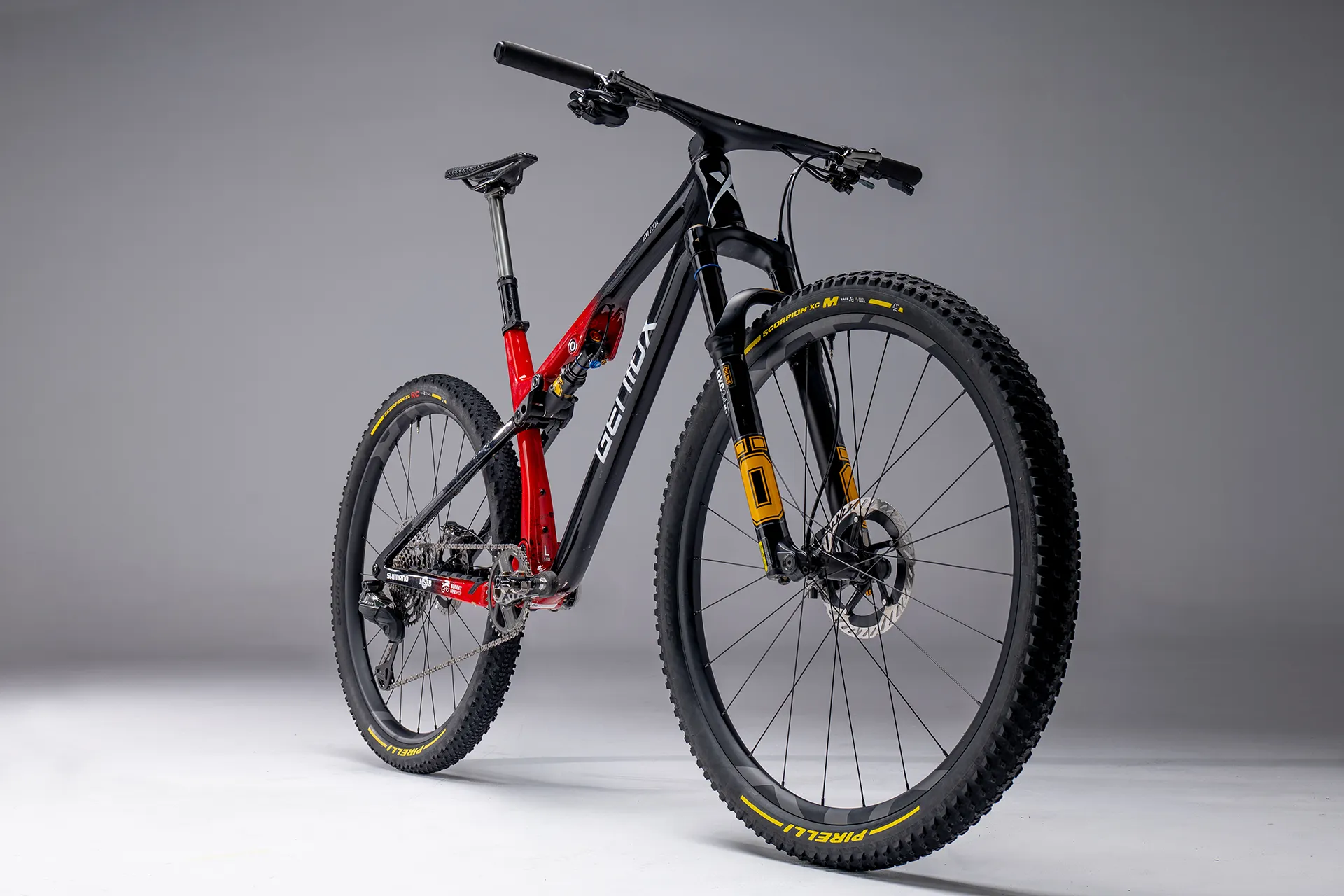 geniux-crest-xc-team-bike-front-3-4-right