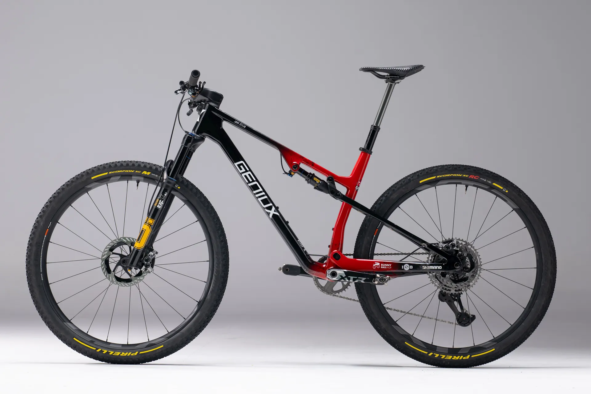 geniux-crest-xc-team-bike-left