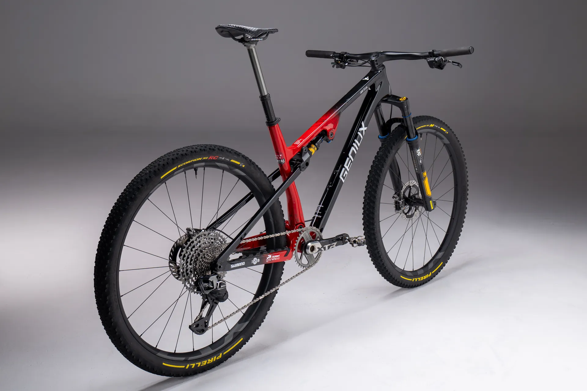 geniux-crest-xc-team-bike-rear-3-4-right