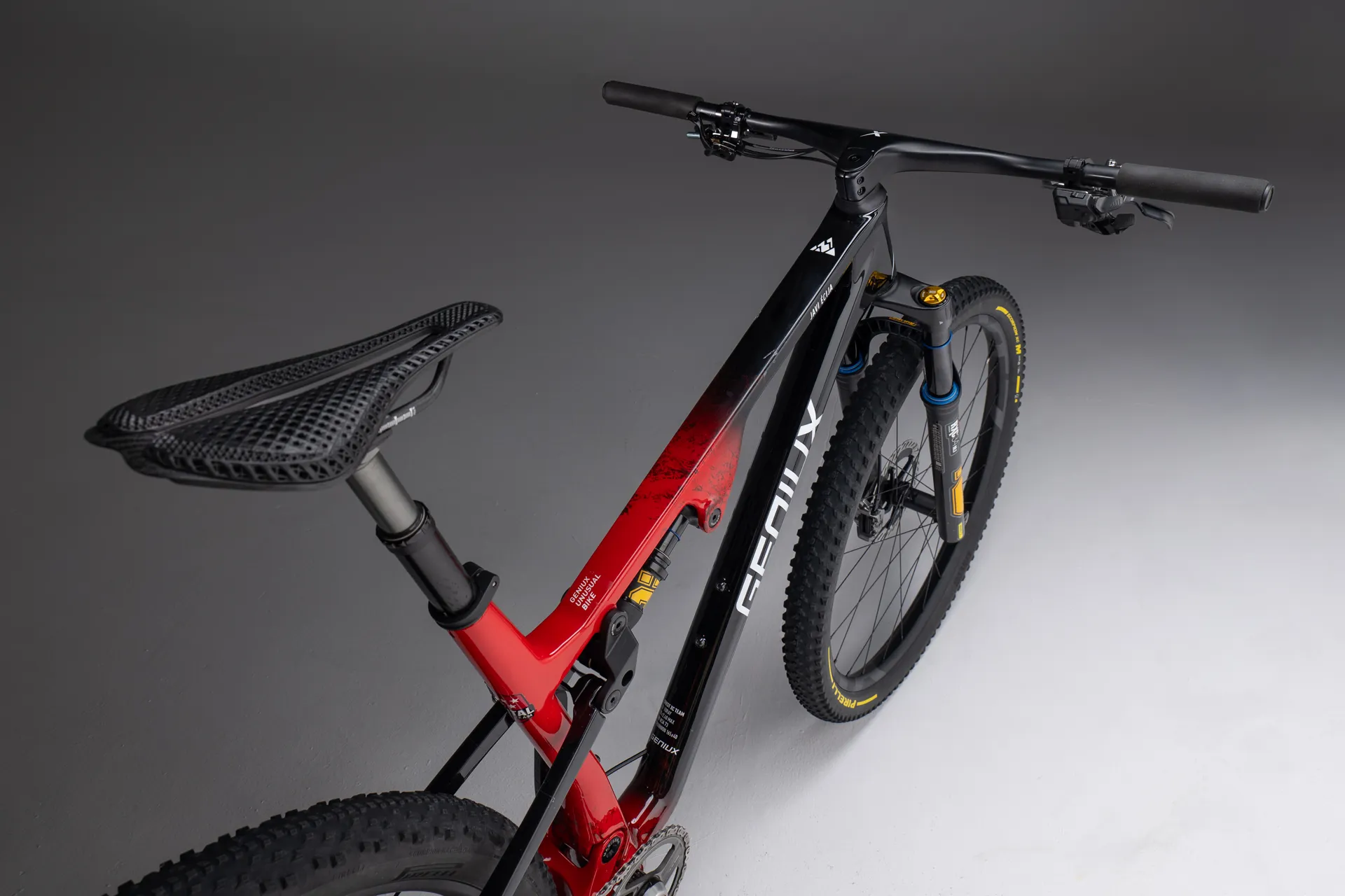 geniux-crest-xc-team-xtr-carbon-cockpit